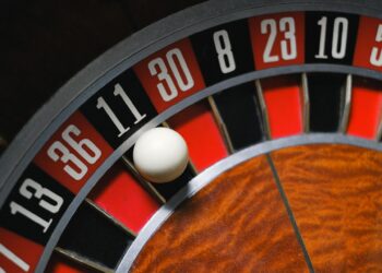 Kodėl žmonės rizikuoja net turėdami saugesnį pasirinkimą