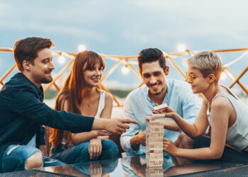 Kokius žaidimus galima žaisti sode? Idėjos aktyviam ir azartiškam laisvalaikiui