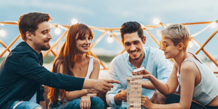 Kokius žaidimus galima žaisti sode? Idėjos aktyviam ir azartiškam laisvalaikiui