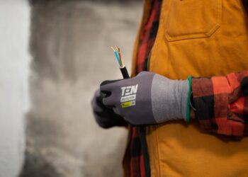 Plonos ar sustiprintos darbo pirštinės? Skirtumas, kurį pajusite jau pirmą dieną