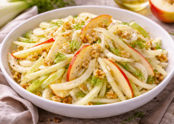 Pankolių salotos su obuoliais: gaivus derinys kasdienai