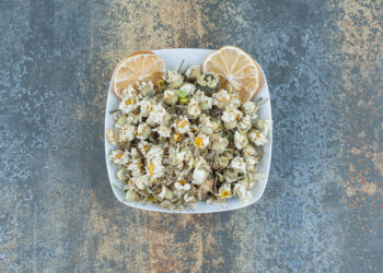 Ramunėlių ir kmynų arbata: kaip ją paruošti namuose