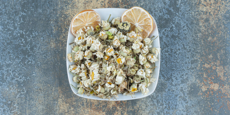 Ramunėlių ir kmynų arbata: kaip ją paruošti namuose